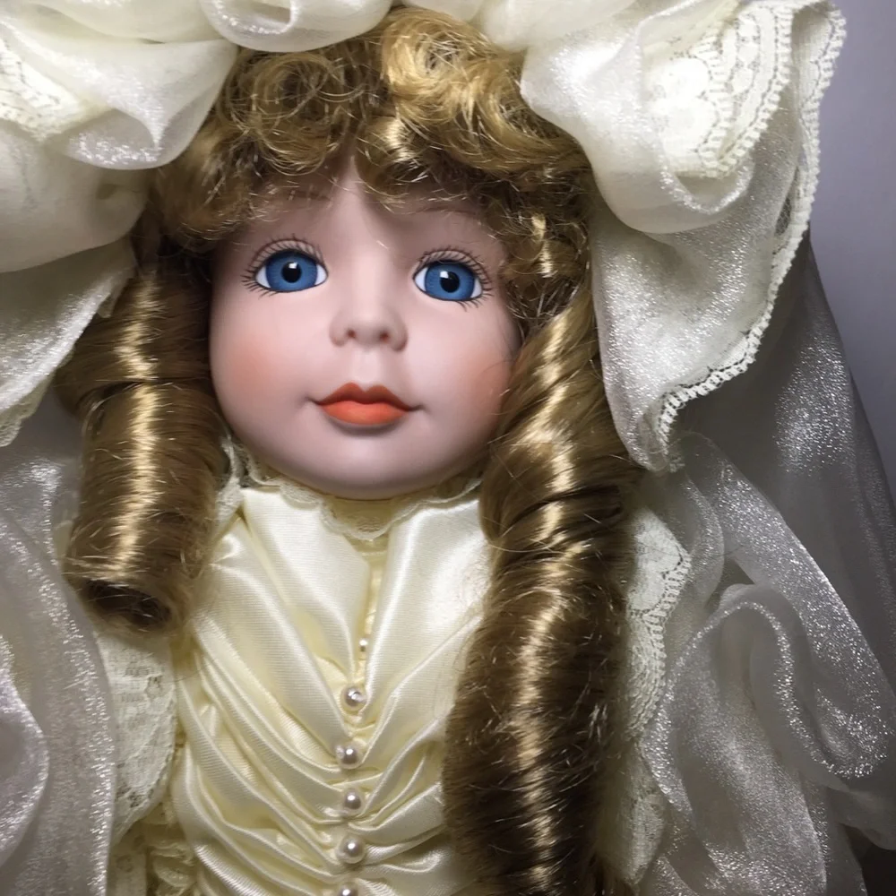 DYNASTY DOLLS Porcelain Bride Doll